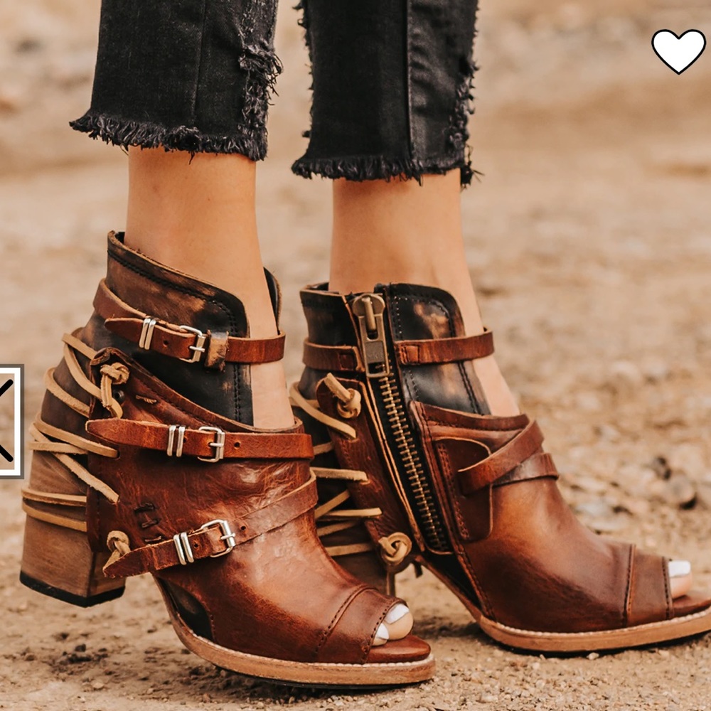 Freebird by steve madden “Carterr” boot. Size 7